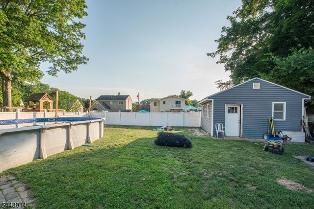73 Bergen Ave, Wanaque Boro, NJ 07420