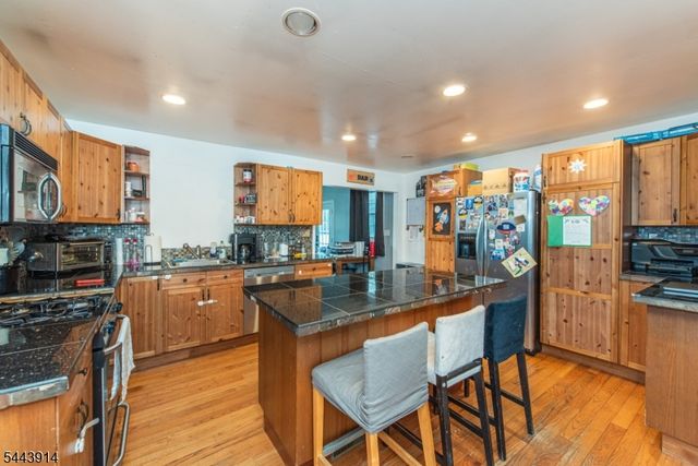 73 Bergen Ave, Wanaque Boro, NJ 07420