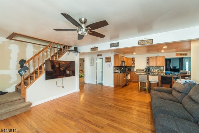 73 Bergen Ave, Wanaque Boro, NJ 07420