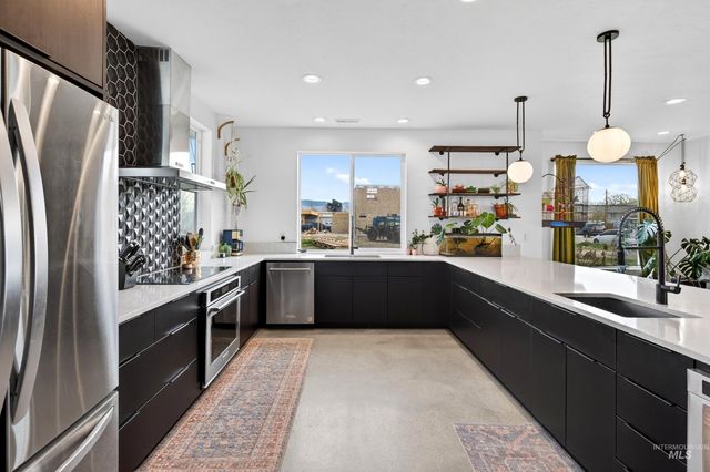 114 E 33rd St, Garden City, ID 83714