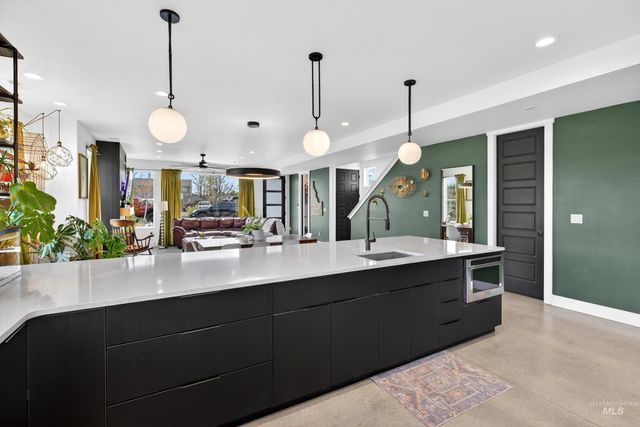 114 E 33rd St, Garden City, ID 83714