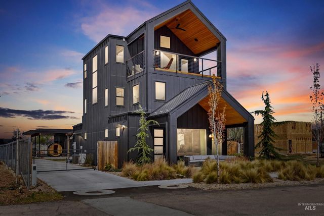 114 E 33rd St, Garden City, ID 83714