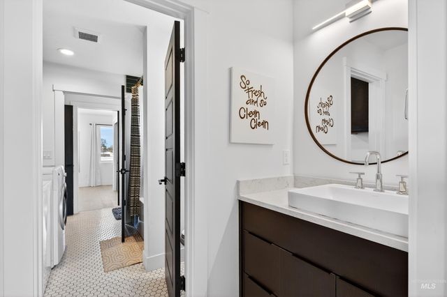 114 E 33rd St, Garden City, ID 83714