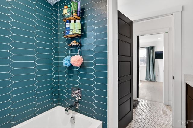 114 E 33rd St, Garden City, ID 83714