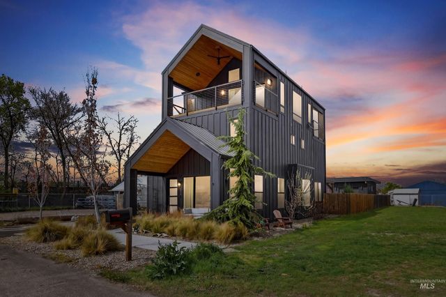 114 E 33rd St, Garden City, ID 83714