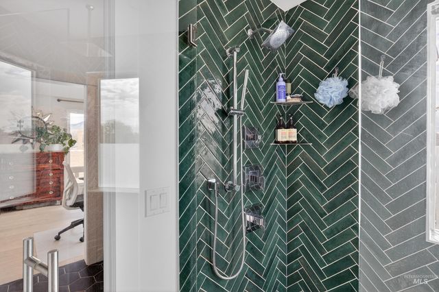 114 E 33rd St, Garden City, ID 83714