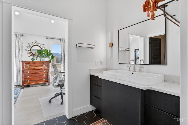 114 E 33rd St, Garden City, ID 83714