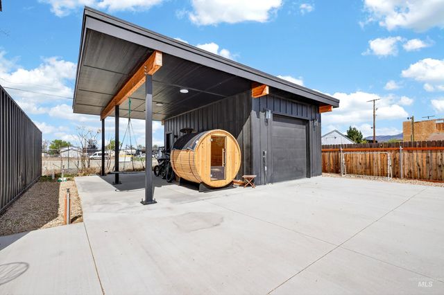 114 E 33rd St, Garden City, ID 83714