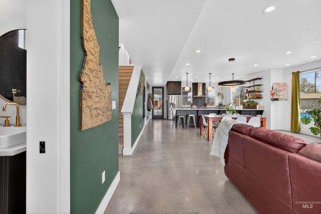 114 E 33rd St, Garden City, ID 83714