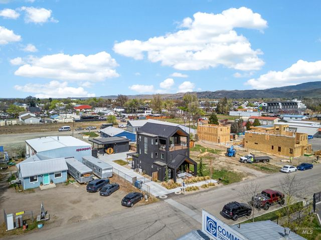 114 E 33rd St, Garden City, ID 83714