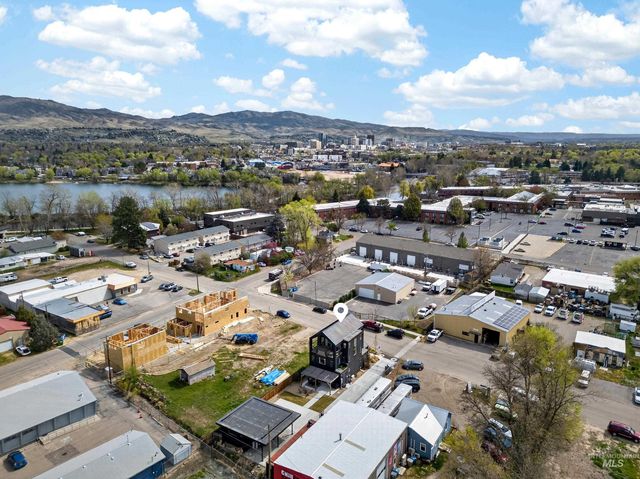 114 E 33rd St, Garden City, ID 83714