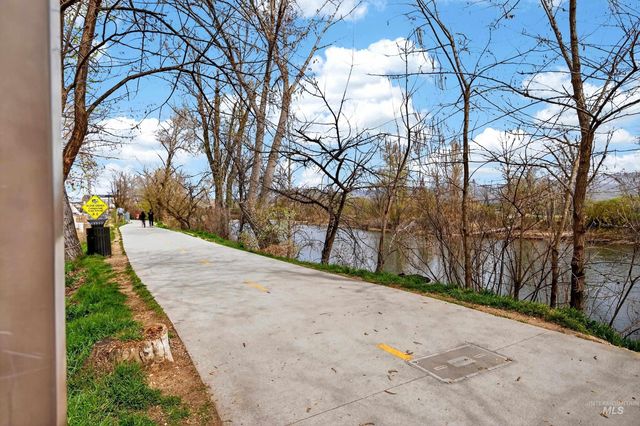 114 E 33rd St, Garden City, ID 83714