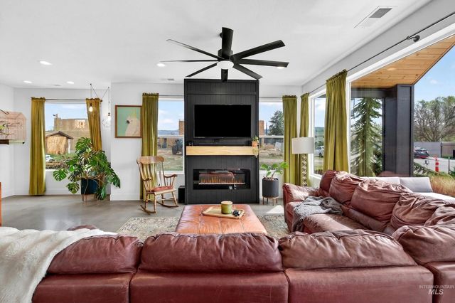 114 E 33rd St, Garden City, ID 83714