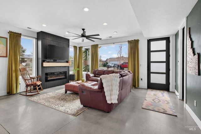 114 E 33rd St, Garden City, ID 83714