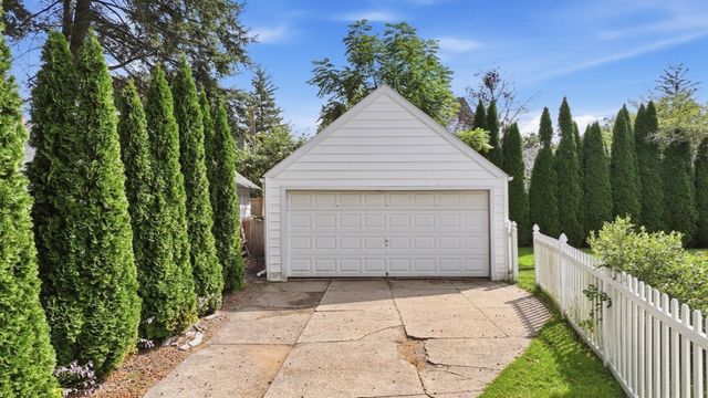 45 Bronson Ter, Springfield, MA 01108