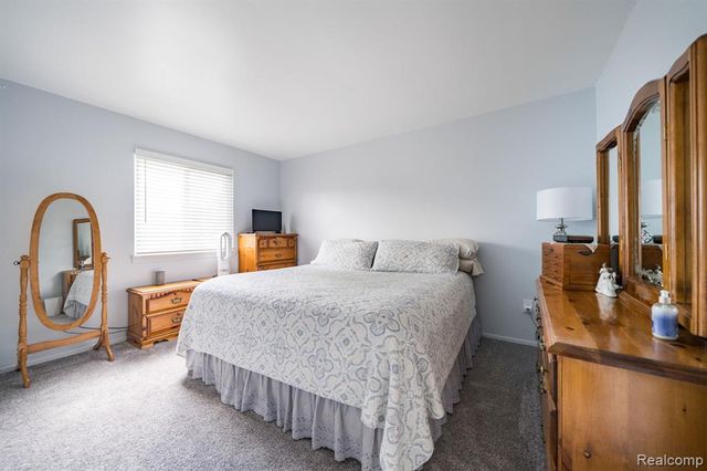 27860 Kaufman Street, Roseville, MI 48066