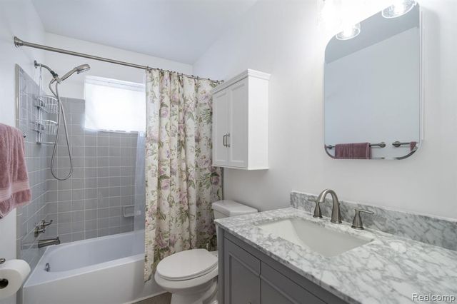 27860 Kaufman Street, Roseville, MI 48066