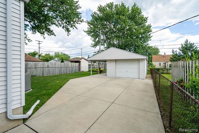 27860 Kaufman Street, Roseville, MI 48066