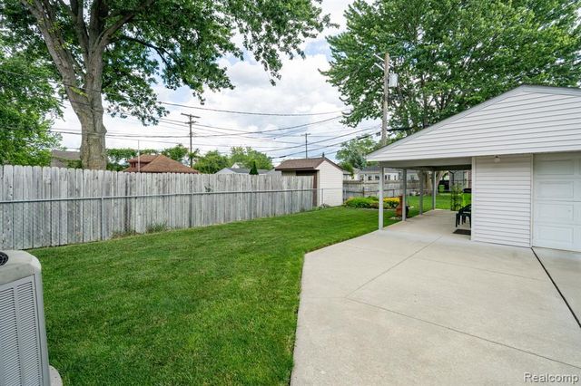 27860 Kaufman Street, Roseville, MI 48066