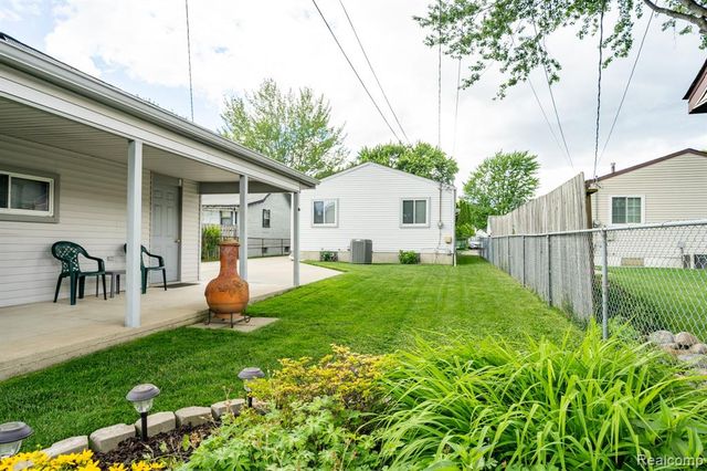 27860 Kaufman Street, Roseville, MI 48066