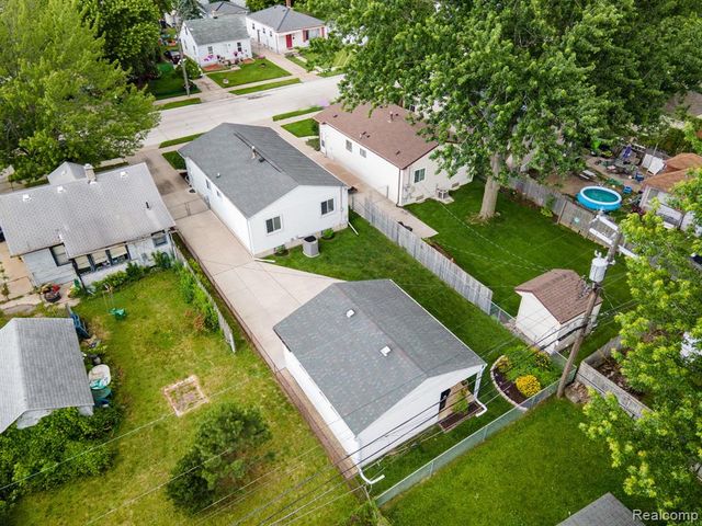27860 Kaufman Street, Roseville, MI 48066