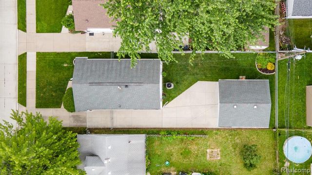 27860 Kaufman Street, Roseville, MI 48066