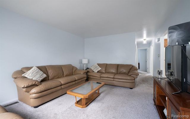 27860 Kaufman Street, Roseville, MI 48066