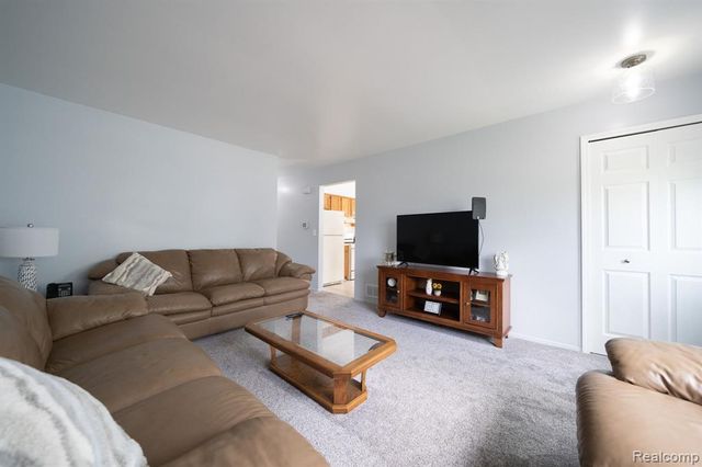 27860 Kaufman Street, Roseville, MI 48066