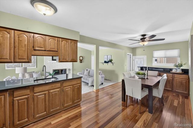 7026 London Court, Canton, MI 48187