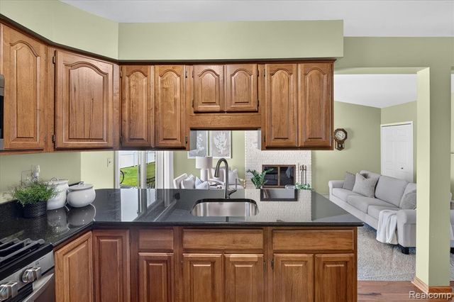 7026 London Court, Canton, MI 48187