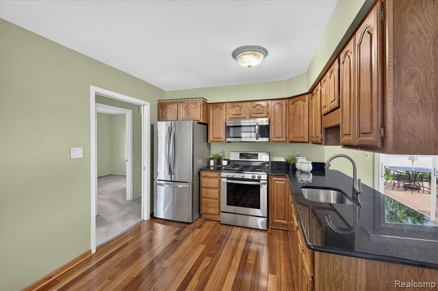 7026 London Court, Canton, MI 48187