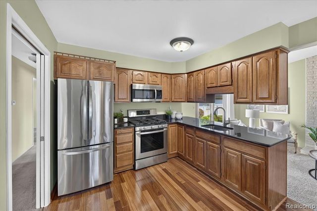 7026 London Court, Canton, MI 48187