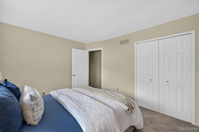 7026 London Court, Canton, MI 48187