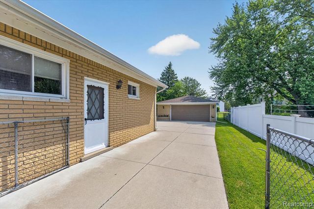 7026 London Court, Canton, MI 48187