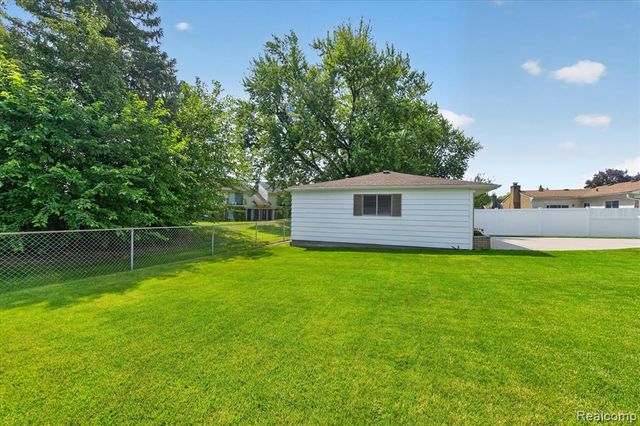 7026 London Court, Canton, MI 48187