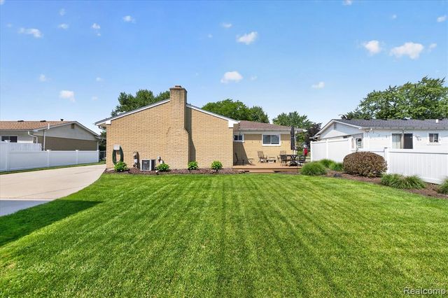 7026 London Court, Canton, MI 48187