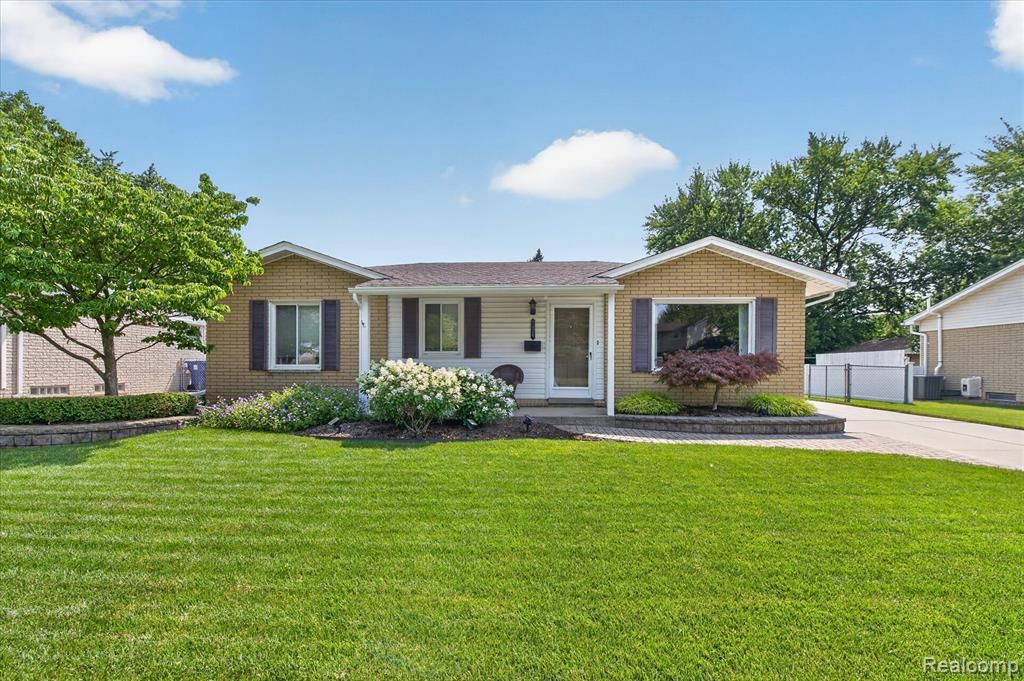 7026 London Court, Canton, MI 48187