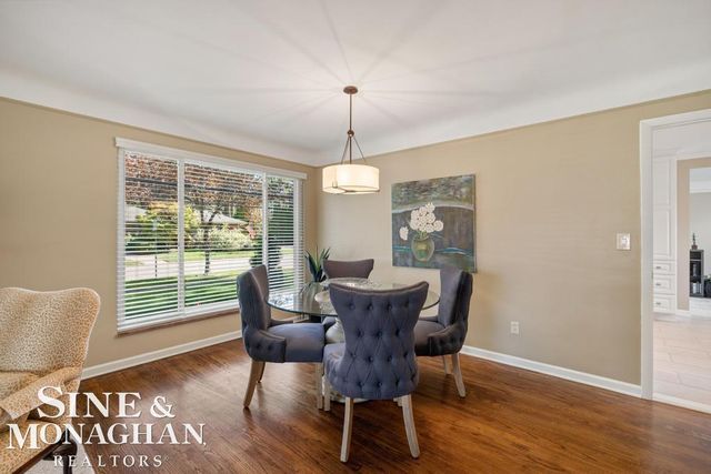 605 Hidden Lane, Grosse Pointe Woods, MI 48235