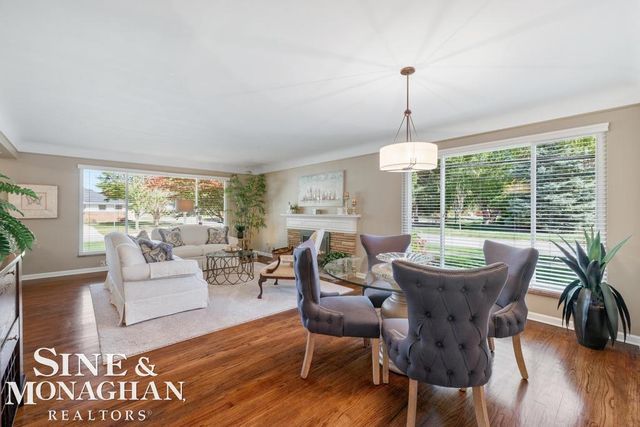 605 Hidden Lane, Grosse Pointe Woods, MI 48235