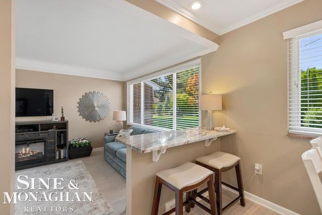 605 Hidden Lane, Grosse Pointe Woods, MI 48235