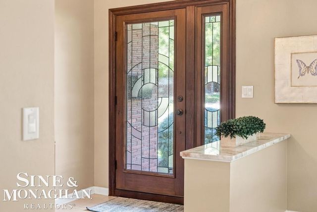 605 Hidden Lane, Grosse Pointe Woods, MI 48235