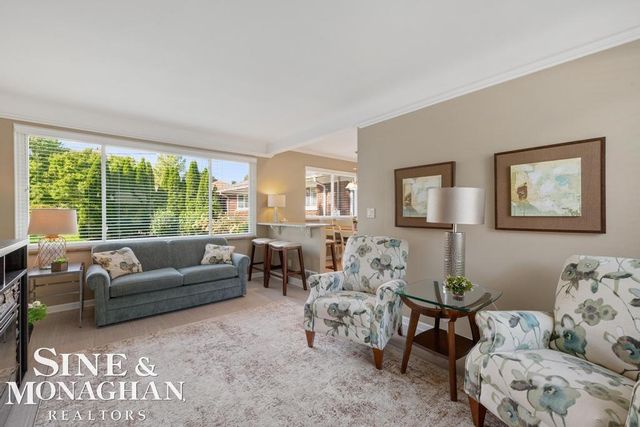 605 Hidden Lane, Grosse Pointe Woods, MI 48235