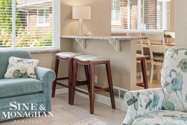 605 Hidden Lane, Grosse Pointe Woods, MI 48235