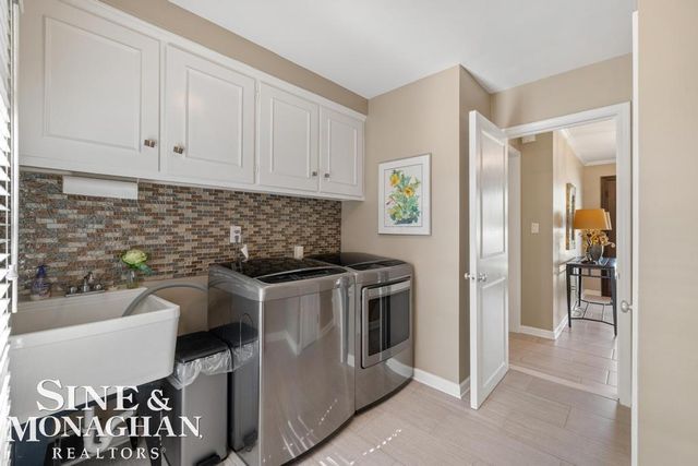 605 Hidden Lane, Grosse Pointe Woods, MI 48235