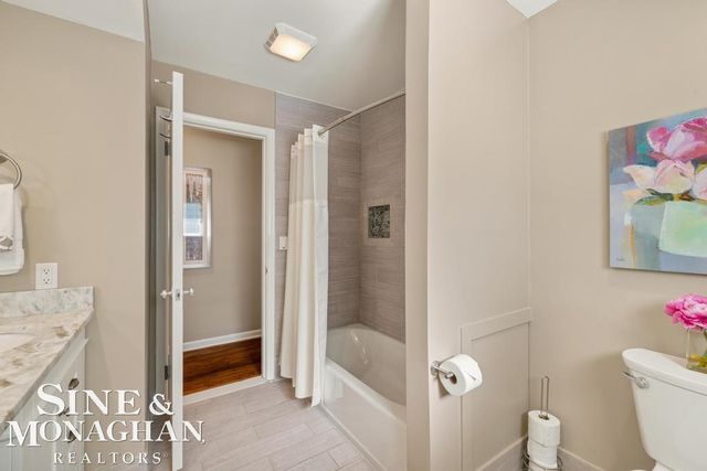 605 Hidden Lane, Grosse Pointe Woods, MI 48235