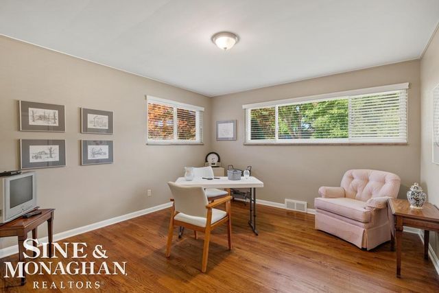 605 Hidden Lane, Grosse Pointe Woods, MI 48235