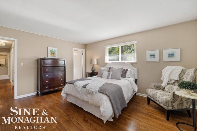 605 Hidden Lane, Grosse Pointe Woods, MI 48235