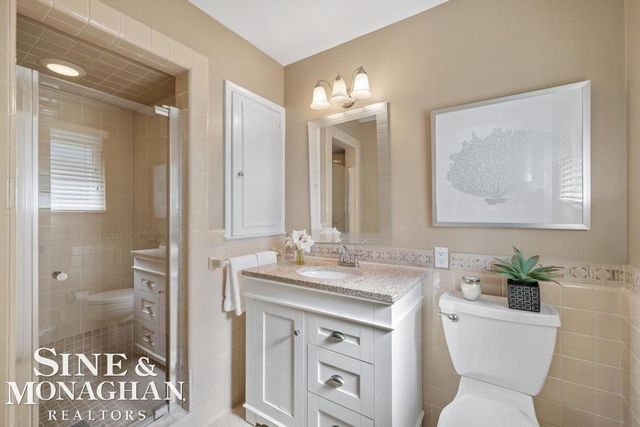 605 Hidden Lane, Grosse Pointe Woods, MI 48235