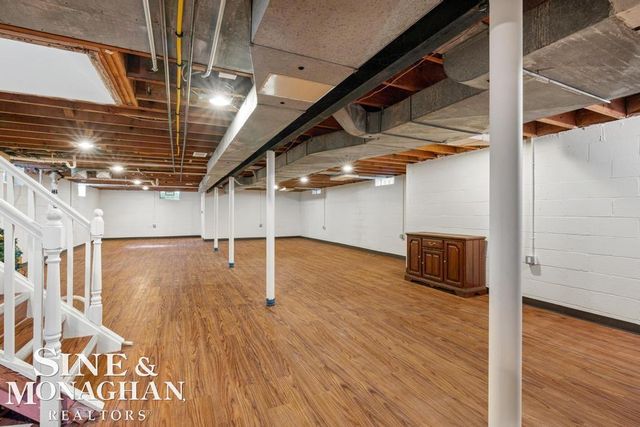 605 Hidden Lane, Grosse Pointe Woods, MI 48235