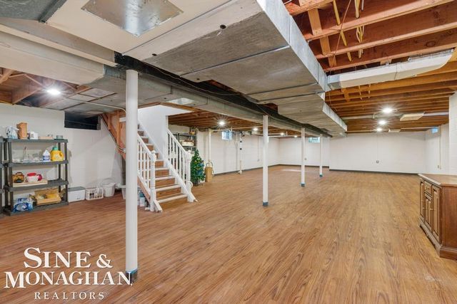 605 Hidden Lane, Grosse Pointe Woods, MI 48235